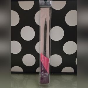FREE W/$20 BEAUTY PURCHASE✨️Eyeliner Brush✨️